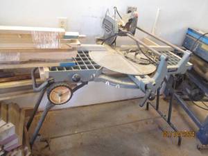 lot 85 image: Delta Sawbuck frame and trim saw...