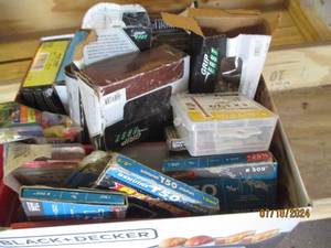 lot 89 image: Lot of staples and trim nails...