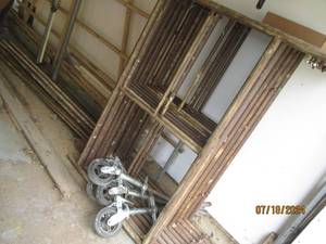 lot 101 image: 12 Scaffolding uprights with wheels...