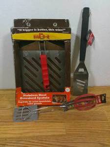 lot 40 image: Grill Gear 1 Oversized Spatula, 1 Deluxe BBQ Spatula, & 1 Tong Turner Pince Spatula