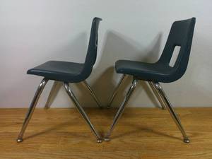 lot 49 image: Set of 2 Kids Bucket Chairs
