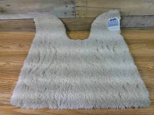 lot 62 image: Spa Plush Contour Bath Rug - Threshold Almond
