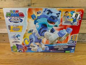 lot 93 image: PJ Masks Animal Power Charge and Roar Power Cat