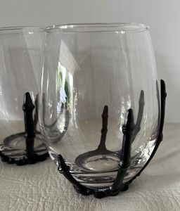 lot 22 image: HALLOWEEN Skeleton Hand Holding Wine Glasses Lot of 4