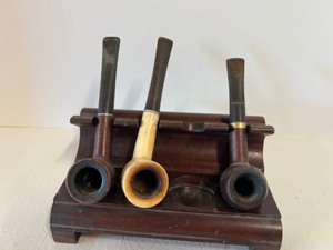 lot 26 image: Vintage Qty 3 Mens PIPES and MCM Mid Century Modern Wooden Stand