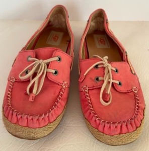 lot 33 image: UGG Australian MOCCASINS Pink Boat Shoes Ladies Sz 7.5