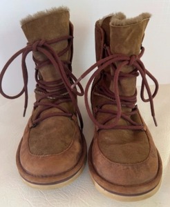 lot 45 image: UGG Australian Ski Lodge Shearling Lined BOOTS Womens Sz 9M