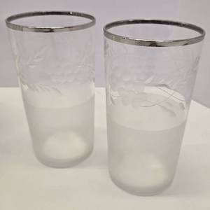 lot 53 image: Vintage Princess House Etched Grapevine Design Pitcher w4 Glasses