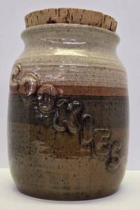 lot 103 image: MCM Cookie Jar Pottery by Minnesota Potter Lance Hanfler