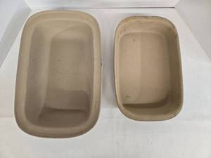 lot 112 image: 2 Pampered Chef Family Heritage Stoneware Pans