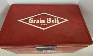 lot 116 image: Vintage Coleman GRAIN BELT Beer Cooler in Red