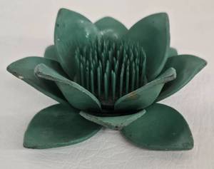 lot 120 image: Vintage Green Lotus Flower Frog