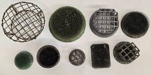 lot 122 image: 9 Vintage Cage and Metal Flower Frogs