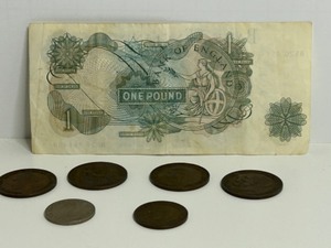 lot 62 image: Vintage ENGLISH Money Bank Note & Coins 1920s -1950s Collectibles