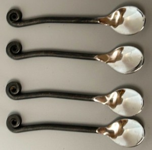 lot 86 image: Gourmet Settings Set of 4 Small SPOONS Treble Clef Cast Iron