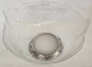lot 144 image: Vintage Regal Lettuce Shaped Glass Serving Bowl w Sliver Base