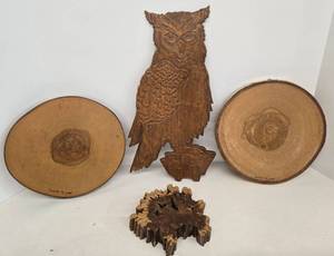 lot 82 image: Vintage Wood Carved Owl Wall Hanging and 3 Wooden Trivets 