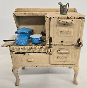 lot 156 image: Vintage ROPER Cast Iron Miniature Stove & Pans