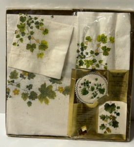 lot 274 image: Vintage HALLMARK Bridge Set MCM Card Party Set