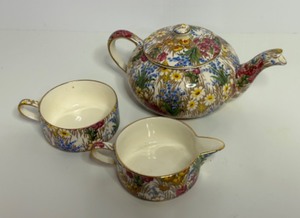 lot 217 image: Vintage Royal Winton Chintz MARGUERITE Stacked Stacking Teapot Tea for One