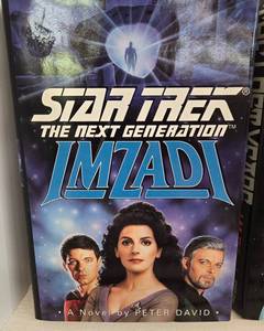 lot 184 image: Vintage Star Trek Collectors Books & Fan Club Memorabilia