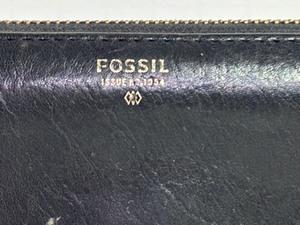 lot 270 image: Vintage FOSSIL Large Zip Around CLUTCH WALLET Organizer In Black Leather