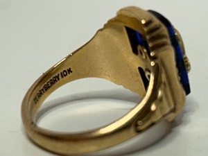 lot 299 image: Vintage MCM 1953 East High School 10Kt Gold RING Blue Glass Background