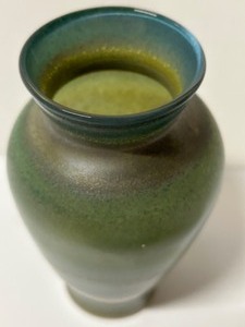 lot 306 image: MCM Israel NEKER Art Glass Jerusalem Hand Made Green Multi-Colored Art Bud Vase