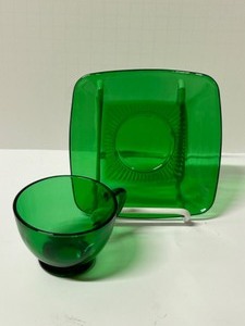 lot 310 image: Vintage ANCHOR HOCKING Forest Green Charm Tea Cups and Saucers - Service for 12