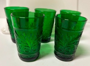 lot 312 image: Vintage Sandwich Indiana Glass Juice Glasses in Emerald Green - Qty 12