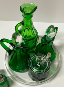 lot 321 image: Vintage MCM Padded City Glass Co. Emerald Green Carousel Salad Dish Set & an Extra Cruet Pour