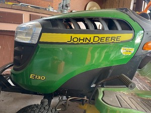 Like-New Working JOHN DEERE 100 Series E130 Riding Lawn Mower