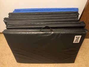 Lot of 5 Heavy Duty Excellent Condition EVERLAST Folding Exercise Gym Mats