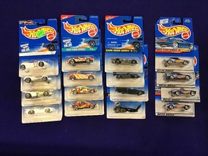 lot 5 image: 4 Complete Unopened Series Hot Wheels Sets