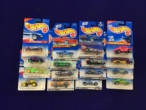 lot 6 image: 4 Unopened Complete Set Series Hot Wheels