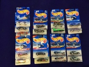 lot 12 image: 8 Hot Wheels Series (Incomplete)