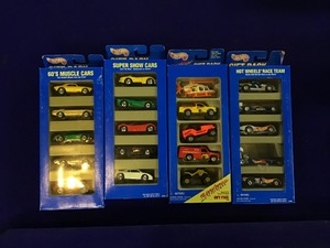 lot 15 image: 4 Unopened Vintage Hot Wheels Gift Packs