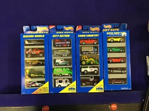 lot 16 image: 4 Sets of Hot Wheels Gift Packs