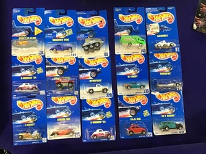 lot 41 image: 15 Unopened Vintage Hot Wheels