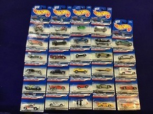 lot 45 image: 29 Unopened 1998 First Editions Hot Wheels