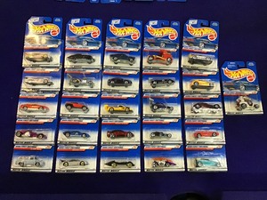 lot 46 image: 26 Unopened 1999 First Editions Hot Wheels