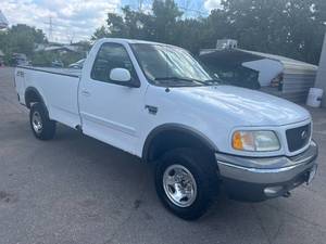 lot 3 image: 2002 Ford F-150 XLT 4x4