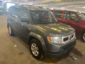 lot 4 image: 2011 Honda Element EX 4x4
