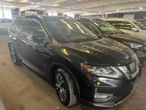 lot 7 image: 2017 Nissan Rogue SL