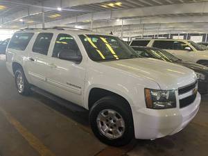 lot 16 image: 2014 Chevrolet Suburban LT 4x4