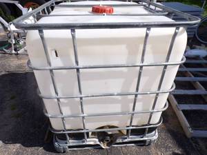 lot 7 image: Pallet Water Tank