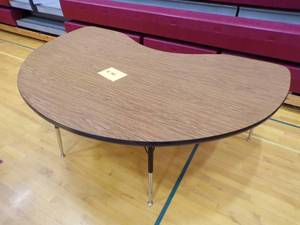 lot 32 image: Kidney Table