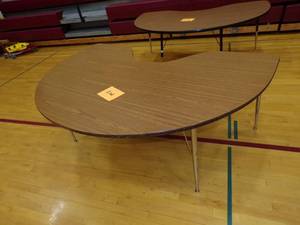 lot 33 image: Kidney Table