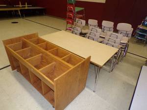 lot 41 image: Table and Chairs Tan with Library Book Holder on wheels