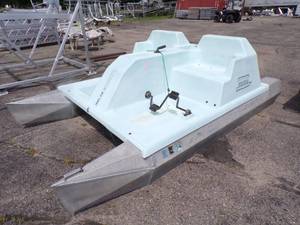 lot 11 image: 10 Ercoa Paddle Boat